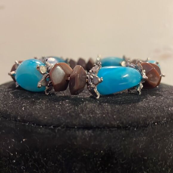 8” oval shaped turquoise tone beads/brown and silver tone discs stretch braceket - Picture 2 of 9
